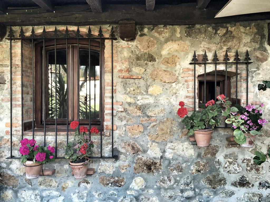 Trisileja En Puente Romano Toñanes Dış mekan fotoğraf